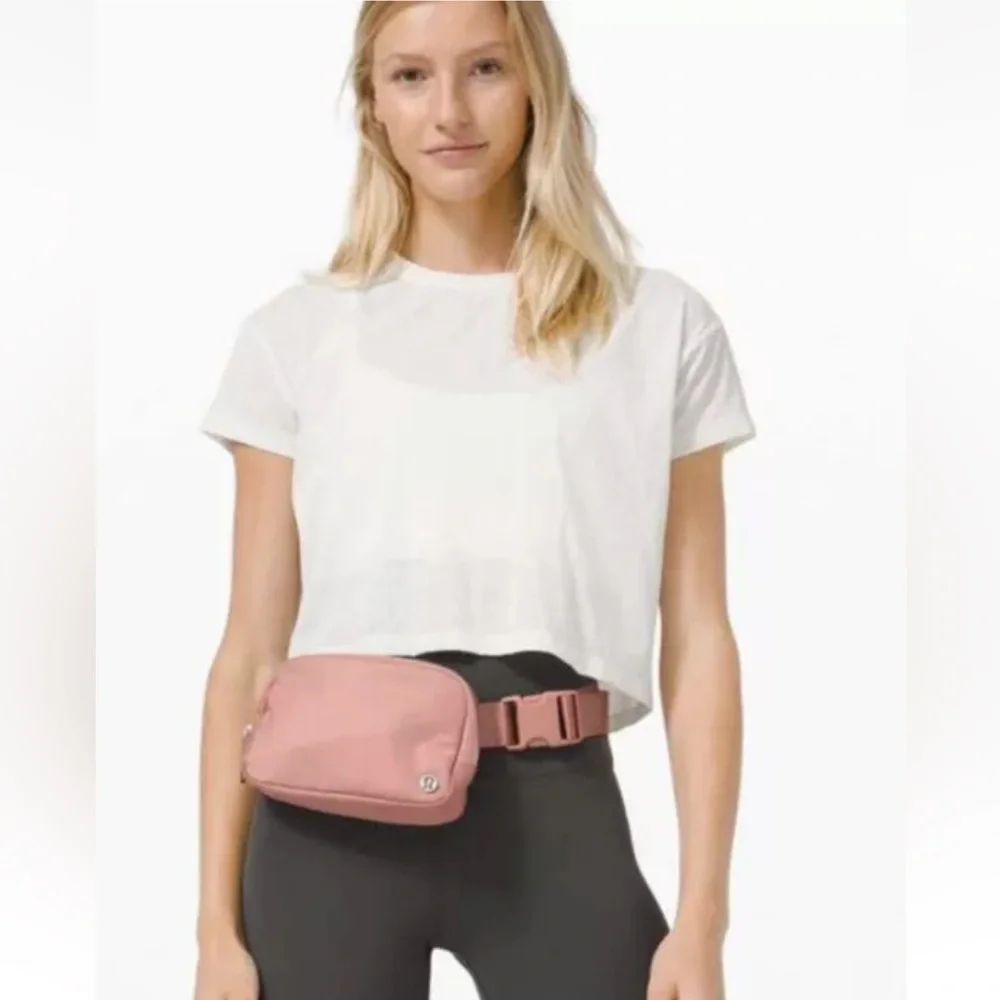 🆕 NWT Lululemon Everywhere Belt Bag 1L Pink Pastel - Picture 3 of 8